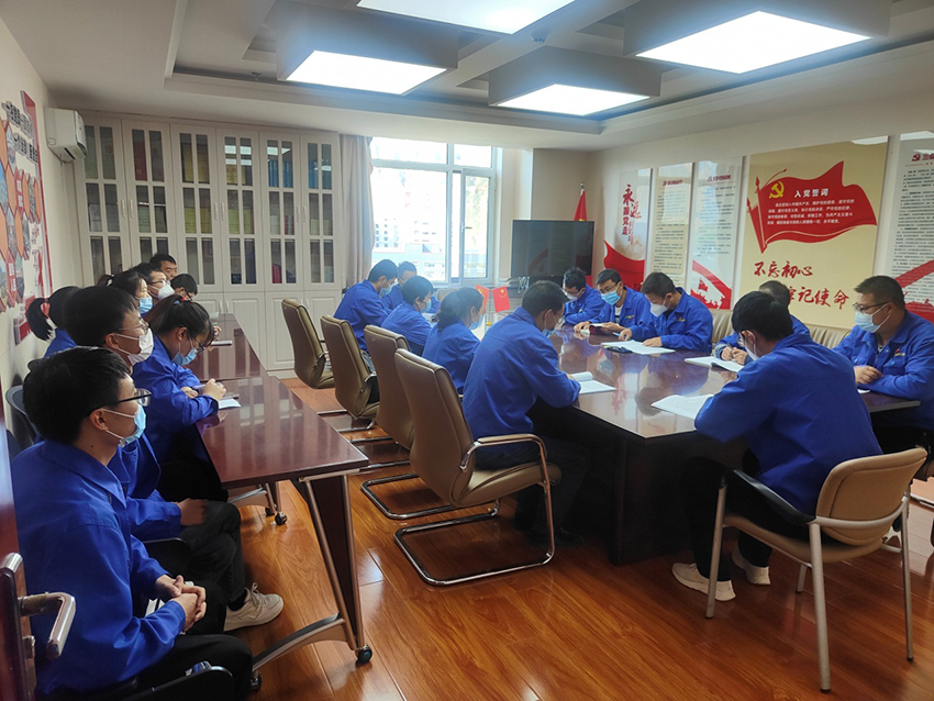 隴神戎發(fā)生產(chǎn)第一黨支部組織收看中國共產(chǎn)黨第二十次全國人民代表大會(huì)開幕盛況