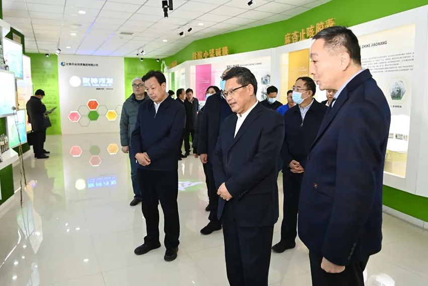 甘肅省委副書(shū)記、省長(zhǎng)任振鶴到甘肅藥業(yè)集團(tuán)隴神戎發(fā)藥業(yè)公司調(diào)研指導(dǎo)工作